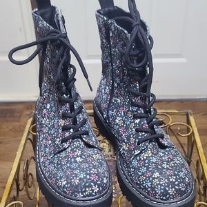 New boots. Womens sz 9. Sincerly Jules.